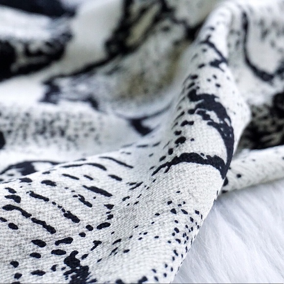 Snake Print Eyelash Lace Trim Camisole - Picture 3 of 8